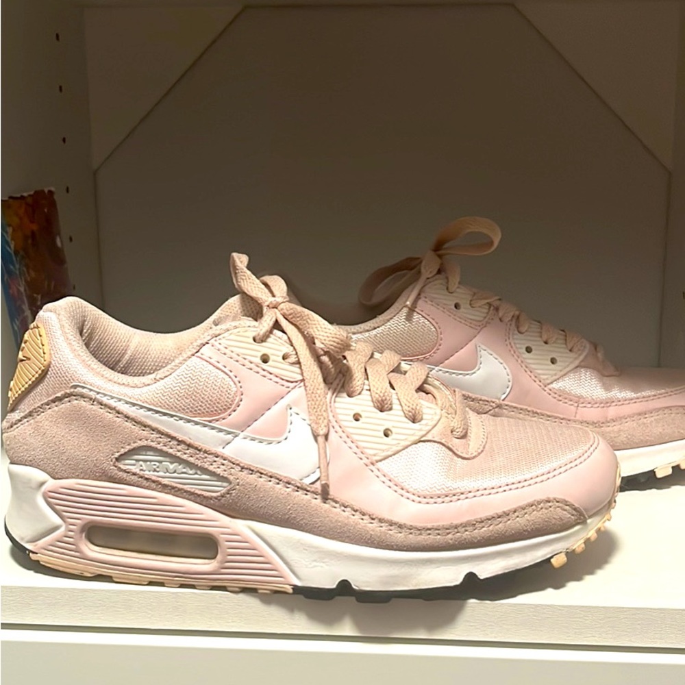 Women’s Nike Air Max size 7 Rose Gold/Blush Pink Color